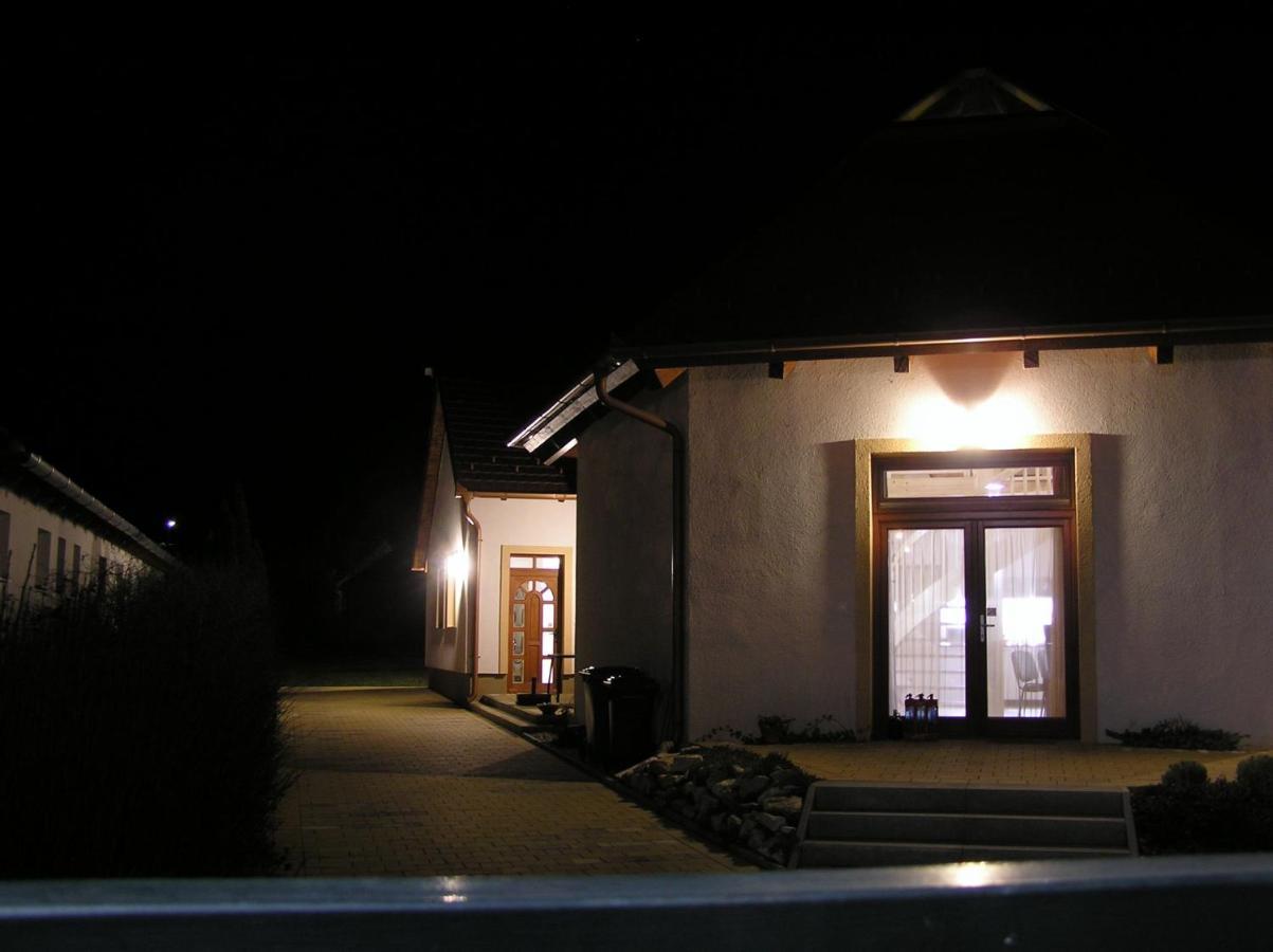 Égrelátó Vendégház Balatonakali Exterior foto