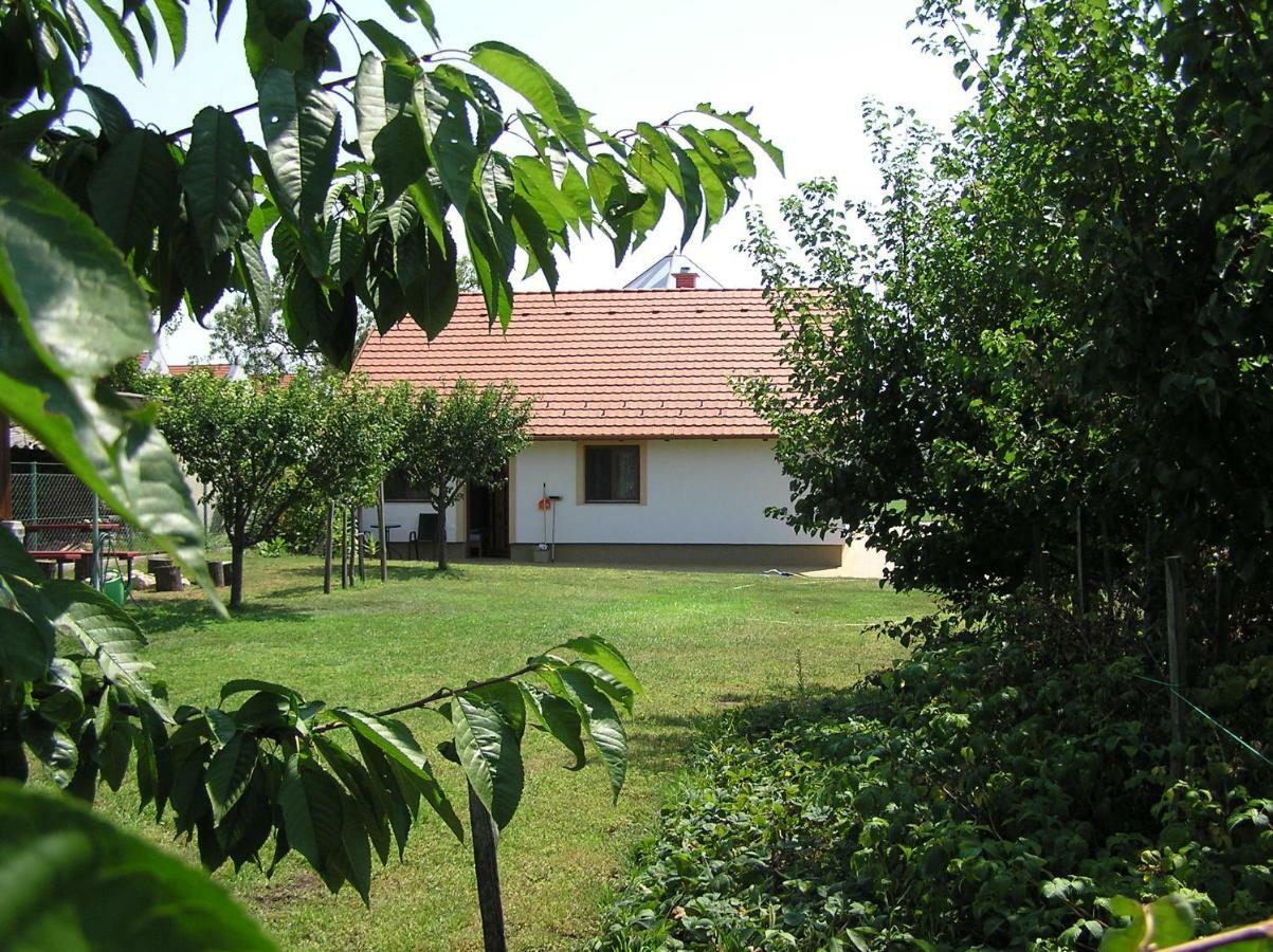 Égrelátó Vendégház Balatonakali Exterior foto