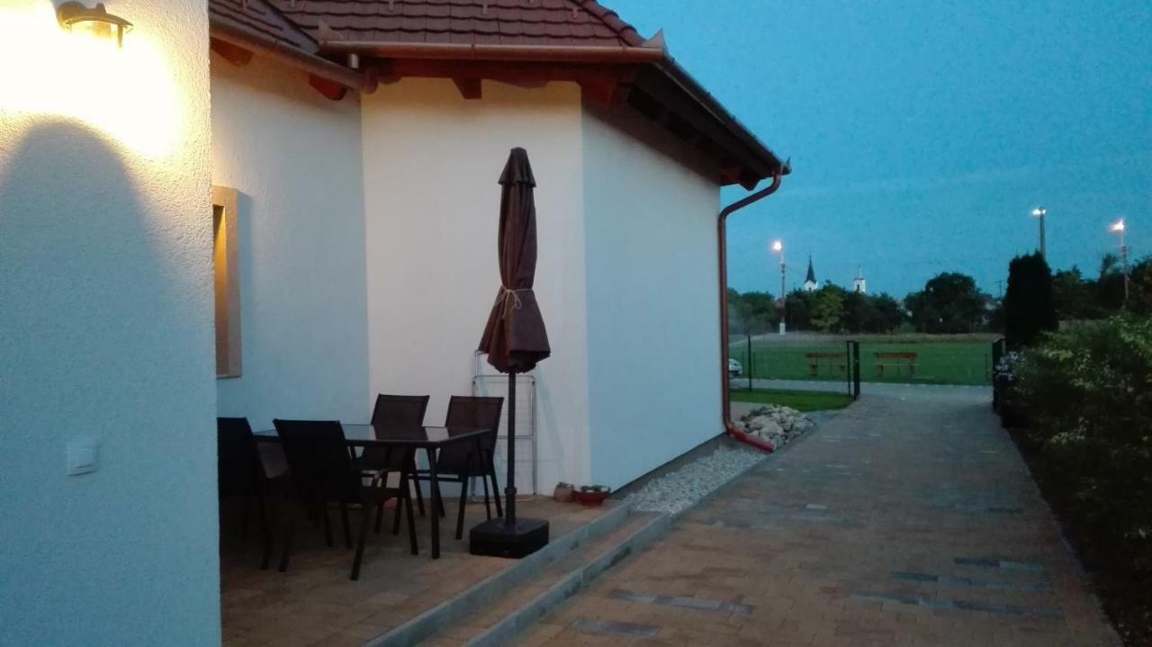 Égrelátó Vendégház Balatonakali Exterior foto